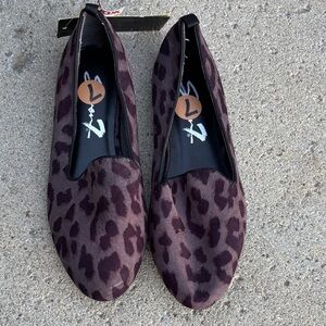 Seven7 Purple Leopard Print Flats. NWT